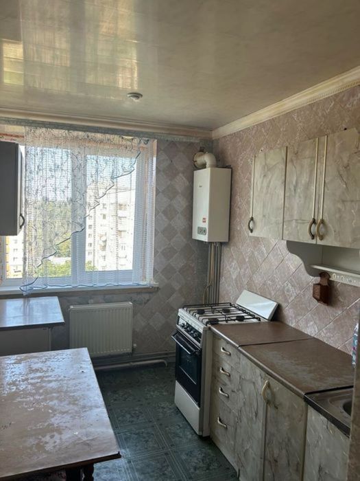 Продам гарну трикімнатну квартиру р-н Ковалівка.