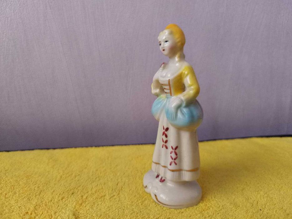 винтажная фарфоровая статуэтка дамы.это изделие бренда H.C.F. London.