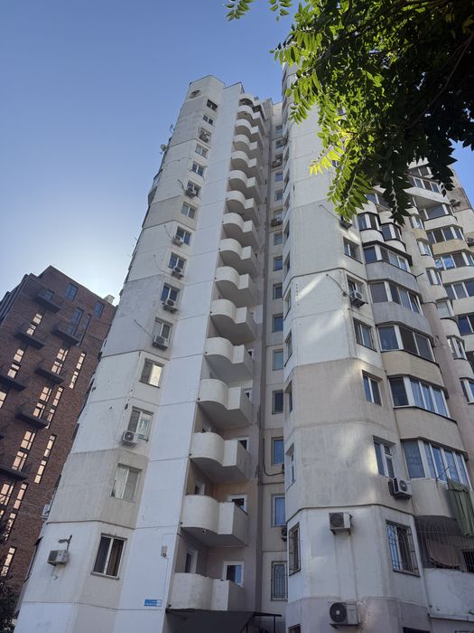 Однокомнатная квартира Таирова небесная сотня Левитана Сити центр 40 м