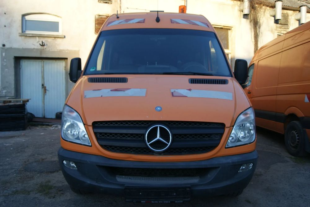 Mercedes-Benz Sprinter 9 osobowy + światła ostrzegawcze, drogówka, webasto, hak