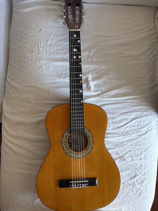 Guitarra classica iniciante e saco