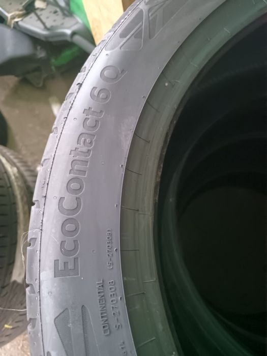 Komplet opon 255/45R20 Continental