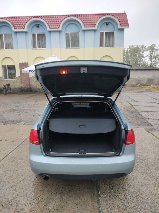 Audi A4b7 2.0 бензин