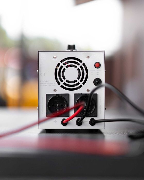 Awaryjne zasilanie UPS SINUS PRO 800 E 12/230V 800W zasilacz awaryjny