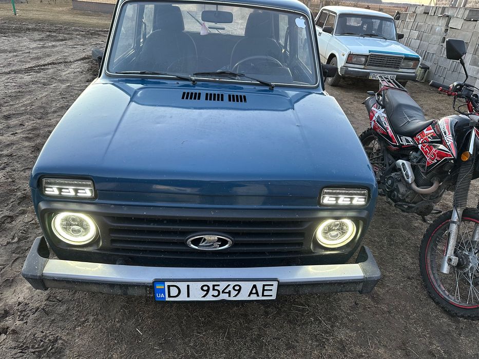 Автомобіль Нива 21214