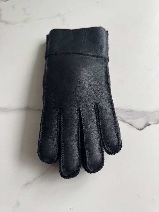 Рукавиці з натуральної овечої шкіри.