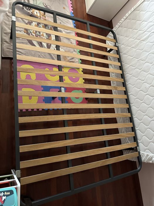 Cama  de casal 140x200 cm