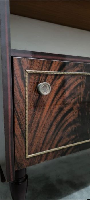 MÓVEL Aparador buffet de raiz de Nogueira Art Déco. madeira folheado.