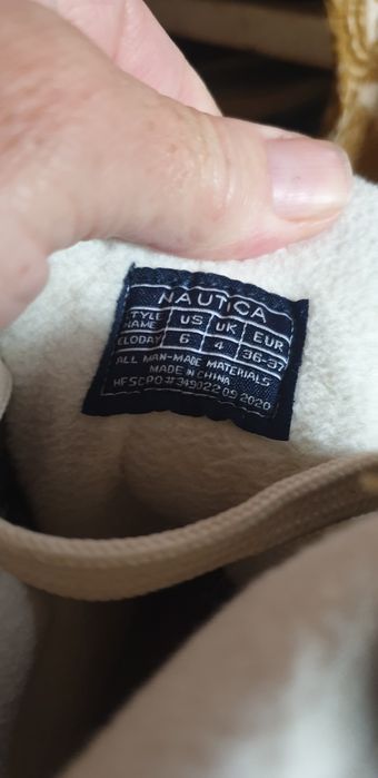 Фирменные утепленные ботинки