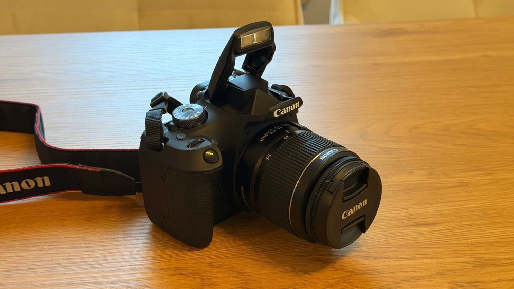 Canon EOS 2000D + 18-55mm + karta 128GB + torba + akcesoria