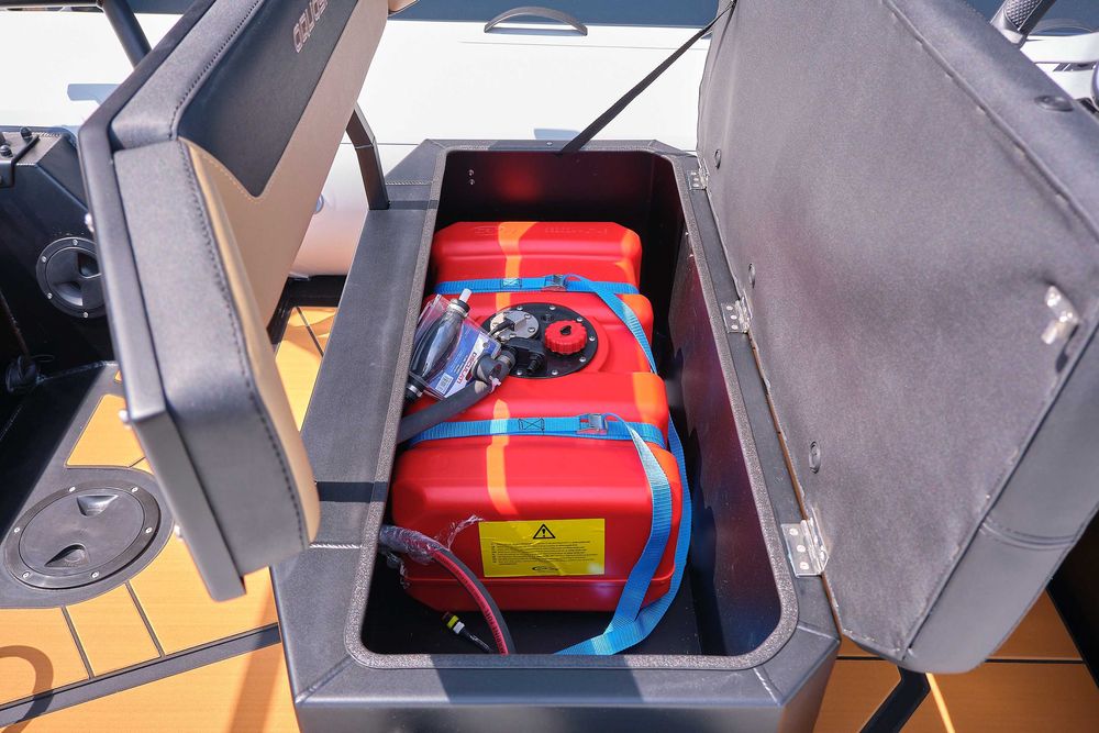 Rib Aluminium AquaSpirit S450 WHITE and BLACK