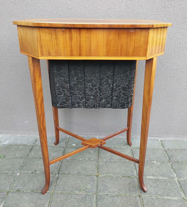 Stary finezyjny stolik niciak secesja mahoń  D096