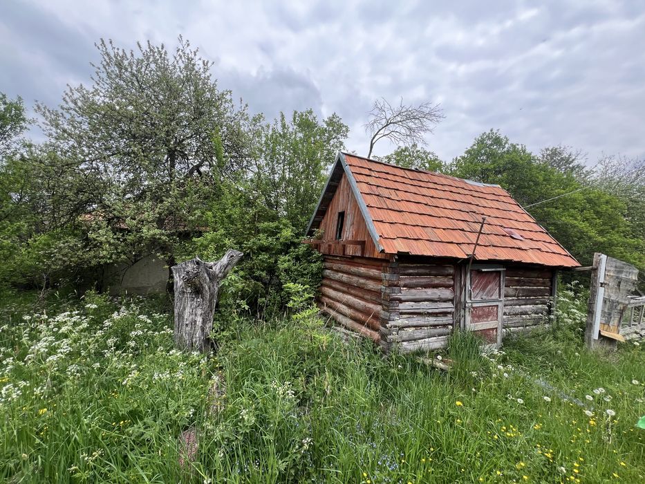 Продаж будинку  біля лісу та річки
