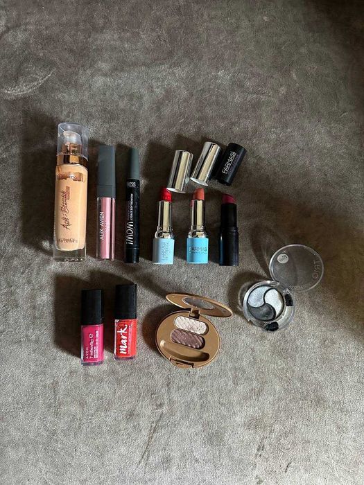 Набір різної косметики