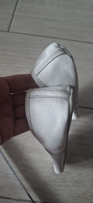 Чешки шкіряні білі 19см