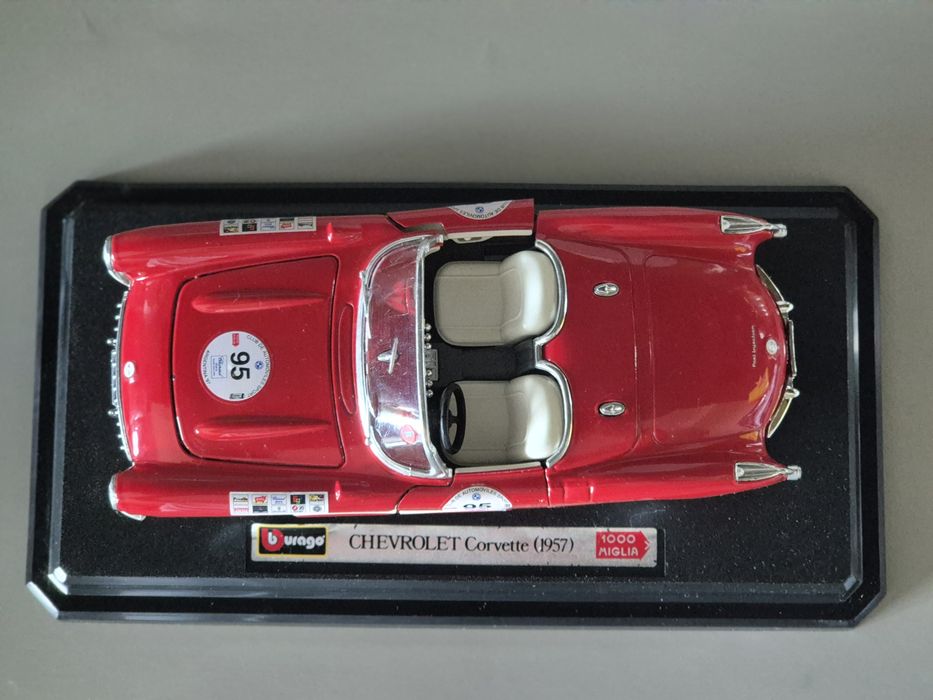 Chevrolet Corvette 1957, Escala 1/24 BURAGO