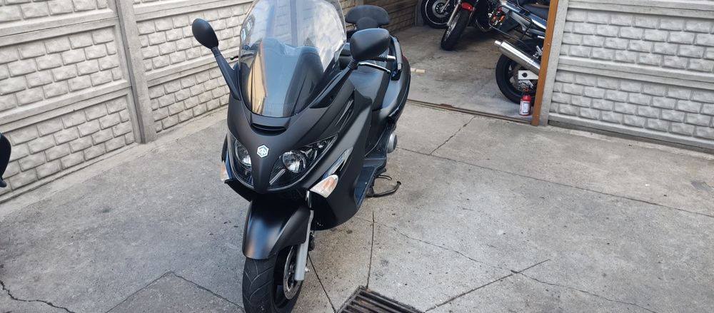 Sprzedam skuter Piaggio xevo o pojemności 125