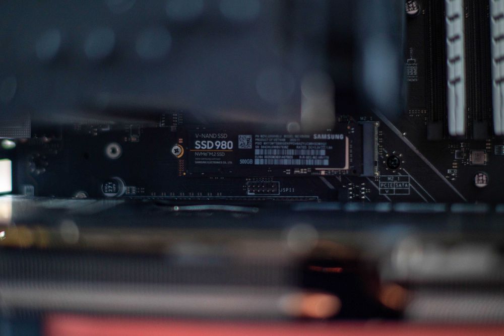 Komputer stacjonarny / Ryzen 5 3600X / GTX 1080Ti / 16GB 3600MHz /M.2