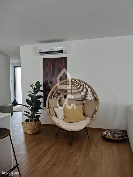 Moradia Térrea com jardim e garagem | Como Nova | Centro da Trofa