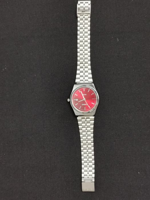 elegancki czerwony casio