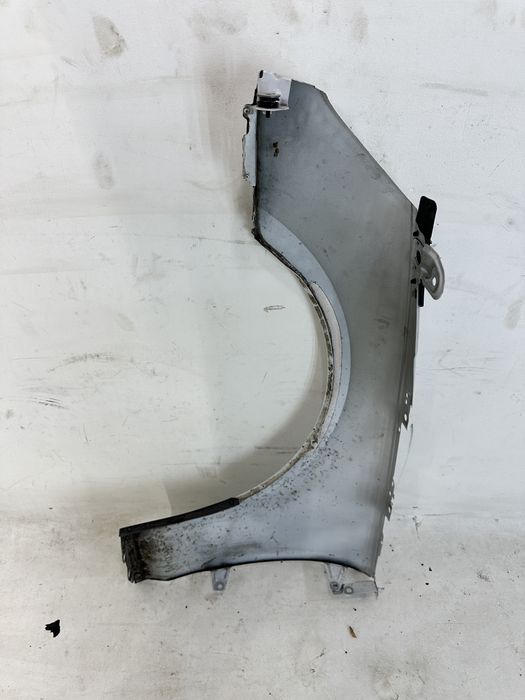 Audi A4 B9 błotnik prawy przód prawy przedni LS9R