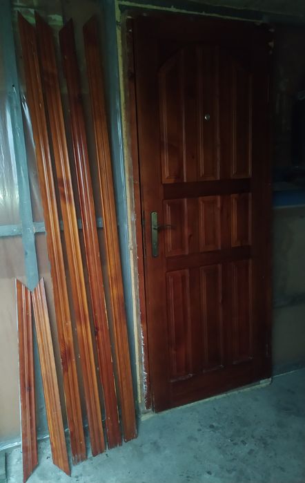 Двери деревянные входные