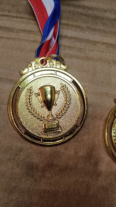 Złote medale dla dzieci odznaczenia  12 sztuk