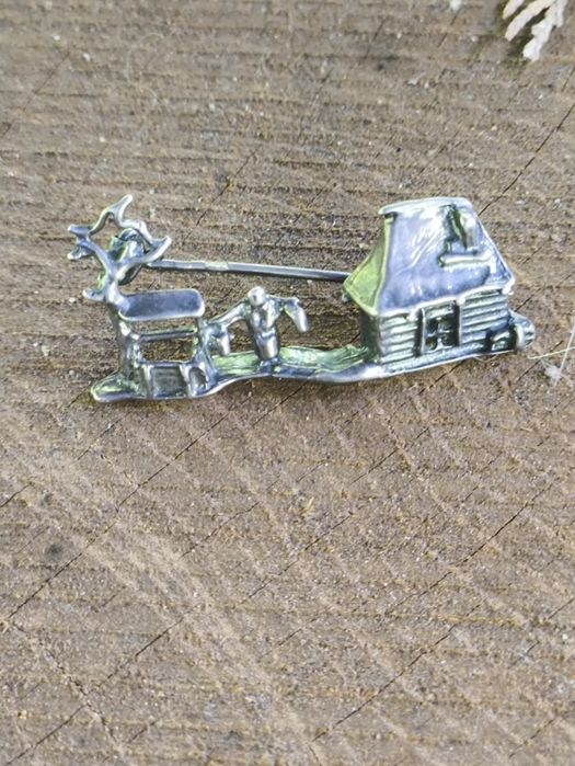 Srebrna artystyczna broszka ,zawieszka. Domek , studnia.vintage
