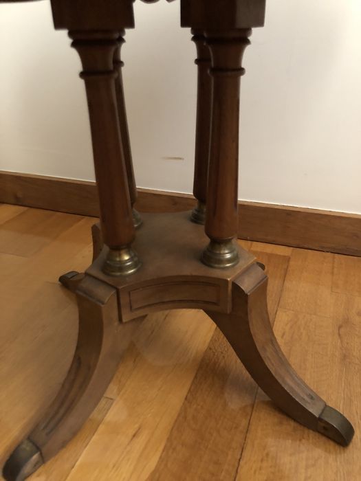 Mesa de apoio em madeira maciça