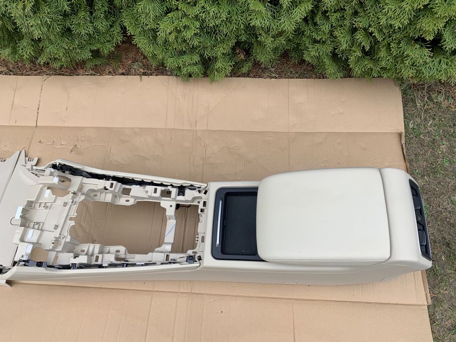 Підлокітник Audi Q5 80A Ambient