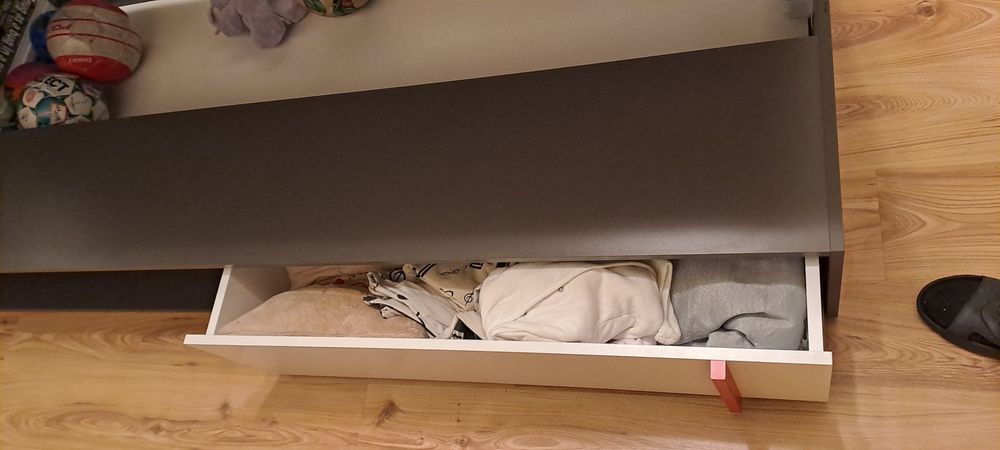 Łóżko i biurko dziecięce - młodzieżowe