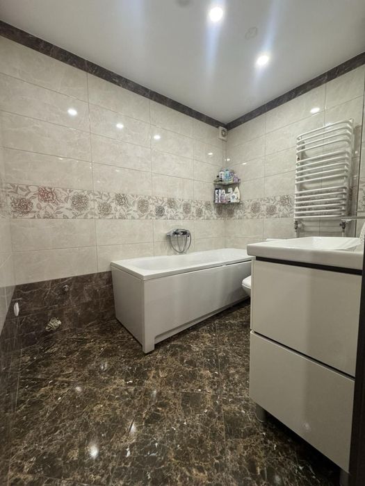 Продаж 3-кімнатної з меблями та ремонтом м. Калуш