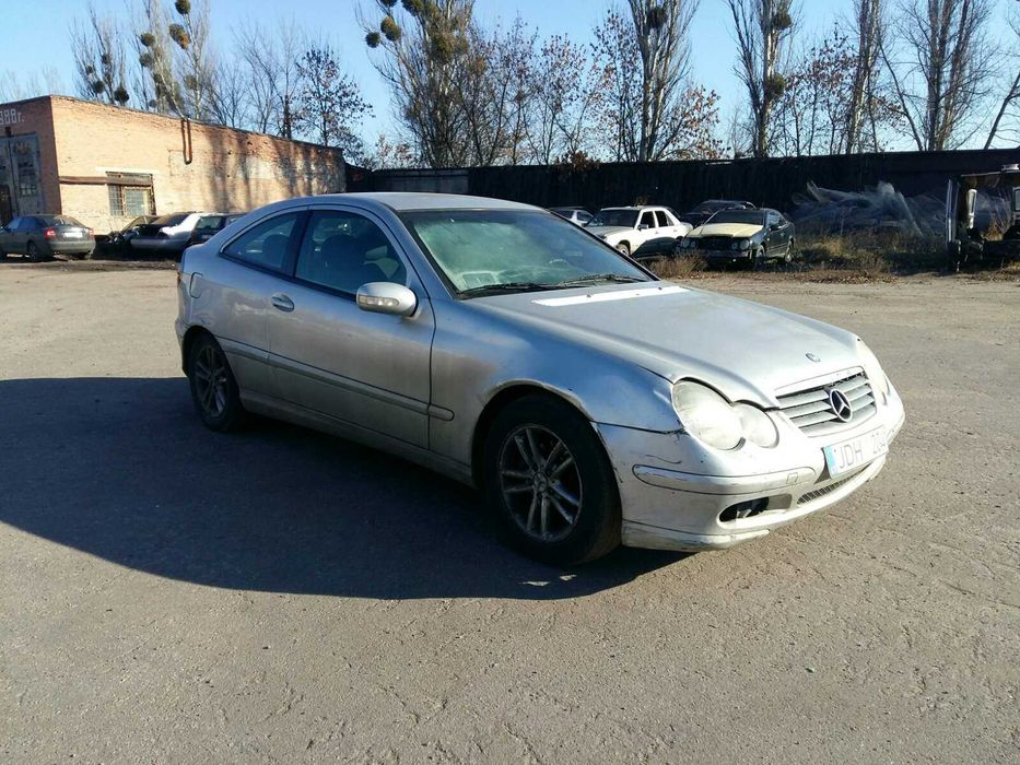 Mercedes-Benz W203 Купе на болти та гайки