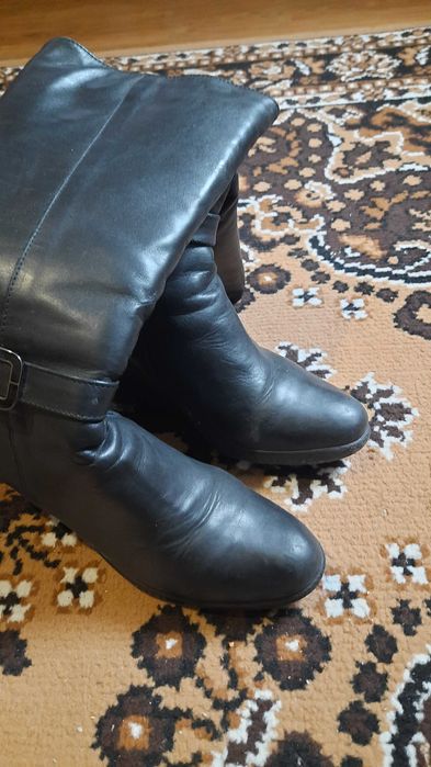 Продам жіночі шкіряні сапоги гарний стан