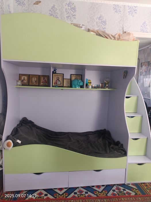 Двухъярусная кровать