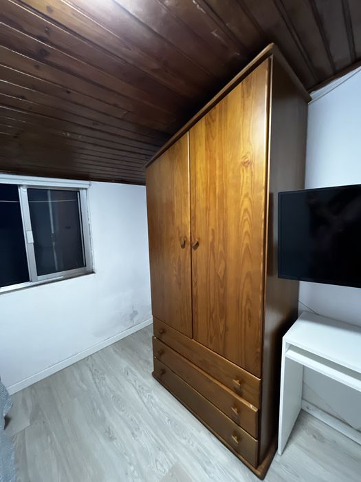 Alugo quarto de solteiro