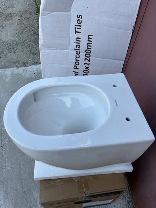 Інсталяція KollerPool з кнопкою та унітазом Round Tornado 3.0