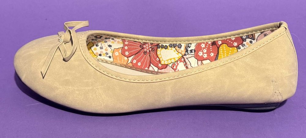 Beżowe gładkie baleriny z kokardą rozmiar 38