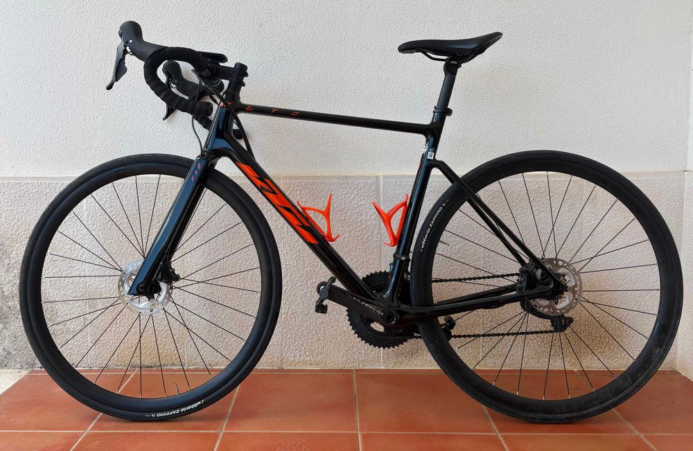 Bicicleta de ciclismo KTM carbono