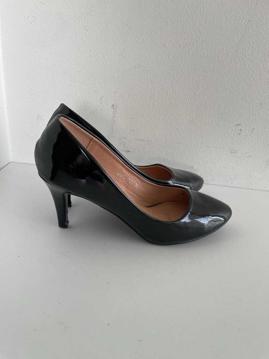 small swan buty czarne szpili lakierowane 38