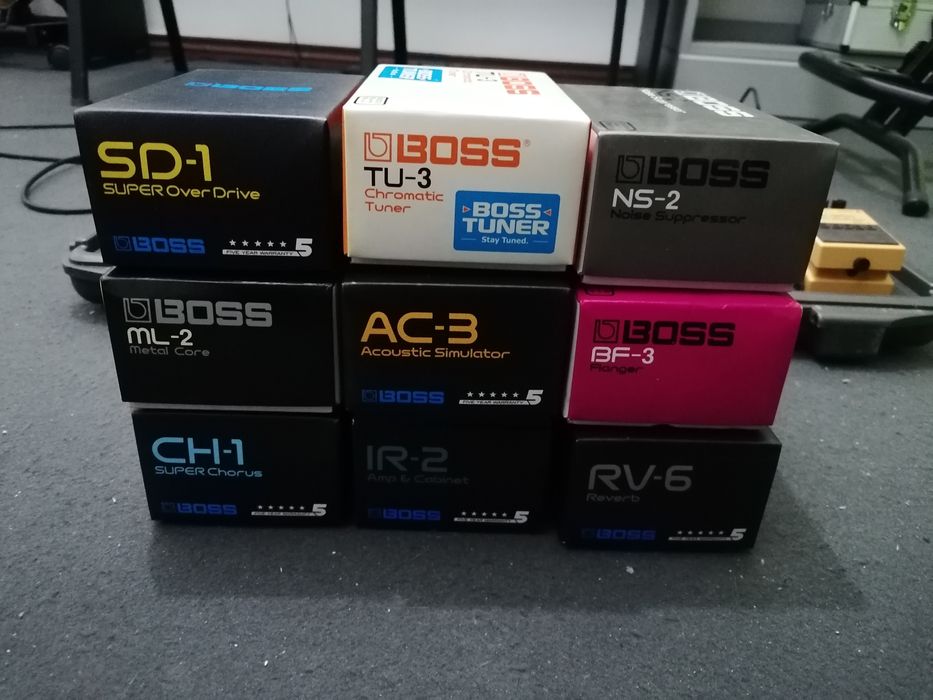 Pedais da Boss (vendo em separado)