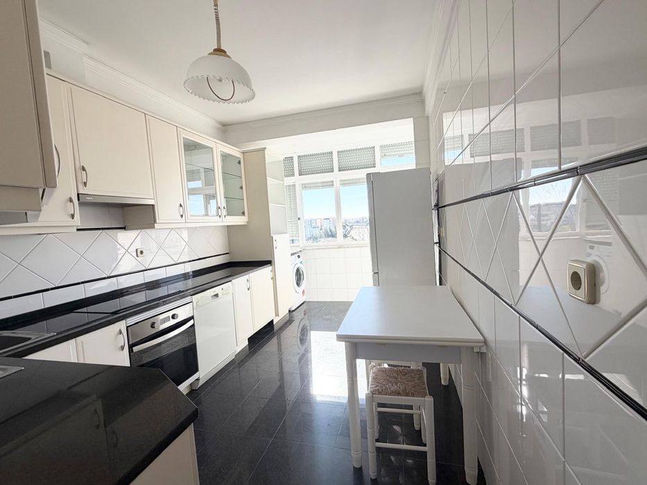 Apartamento T3 Lumiar - Garagem - METRO