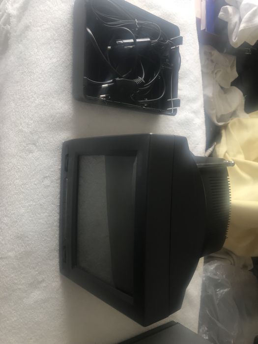 Tv pequena preto e branco