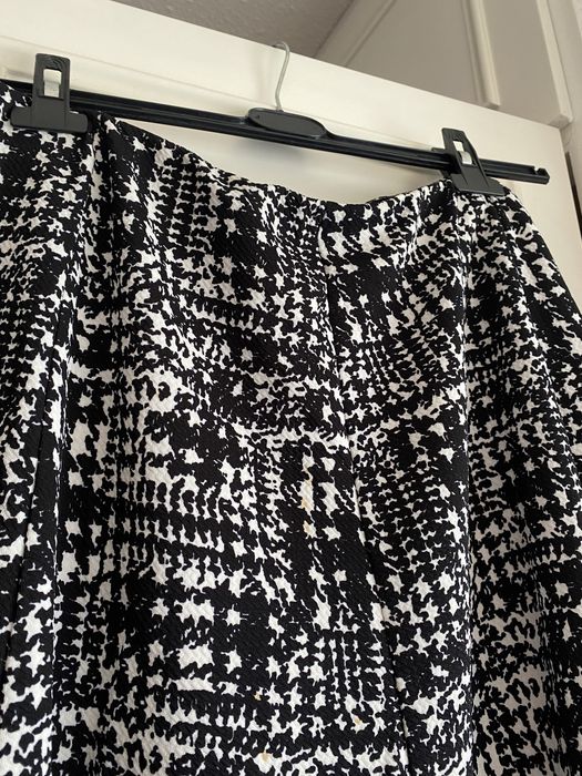 Saia clássica padrão preto e branco | L