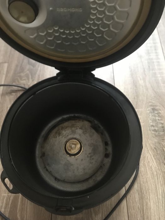 Продам мультиварку Редмонд