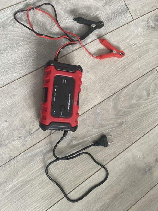 Foxsur Розумний Зарядний пристрій для акумуляторів до 120AH