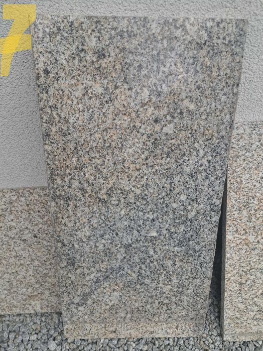 granitowy blat i płyty na ścianę: 8 elementów  z demontażu kuchni