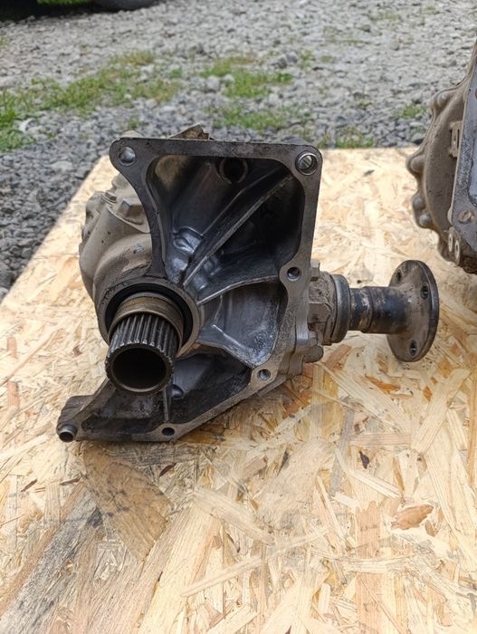 Роздатка КПП 2.0 2.5 QR20DE QR25DE Nissan X-trail t30