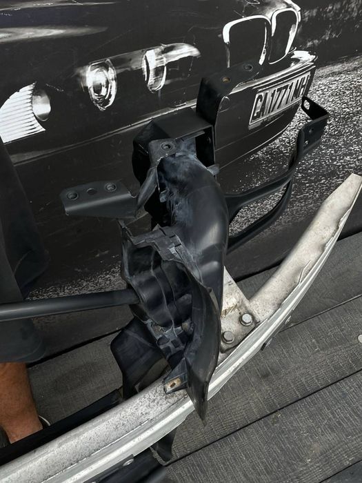Підсилювач Бамперу BMW  E60 E61 В зборі Рест/Дорест Усилитель Бампера В зборе