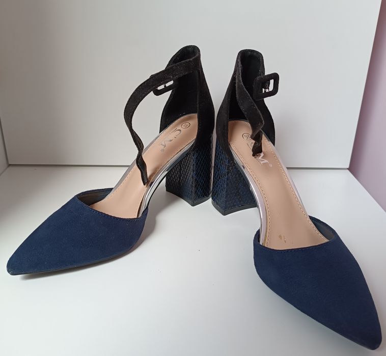 Buty na obcasie granatowo-czarne rozmiar 38